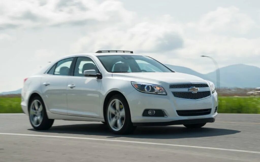 Покажи фото шевроле малибу 2014 Chevrolet Malibu 4dr Sdn LT w/1LT Price & Specifications - The Car Guide