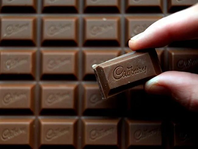 Покажи фото шоколада Cadbury’s chocolate ban In US puts Hershey’s in the dock IrishCentral.com Cadbur