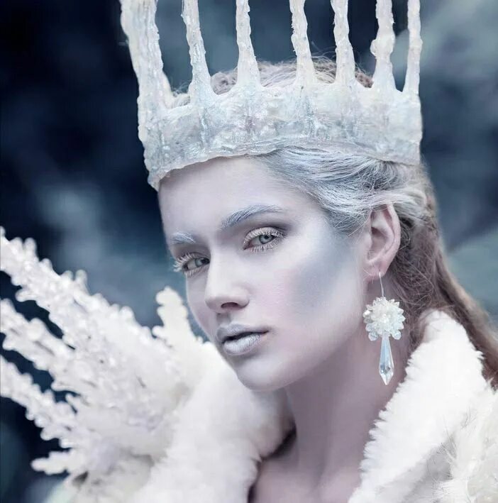 Покажи фото снежной королевы Pin by Deven Collins on Ice queen makeup in 2022 Ice queen makeup, Snow queen ma