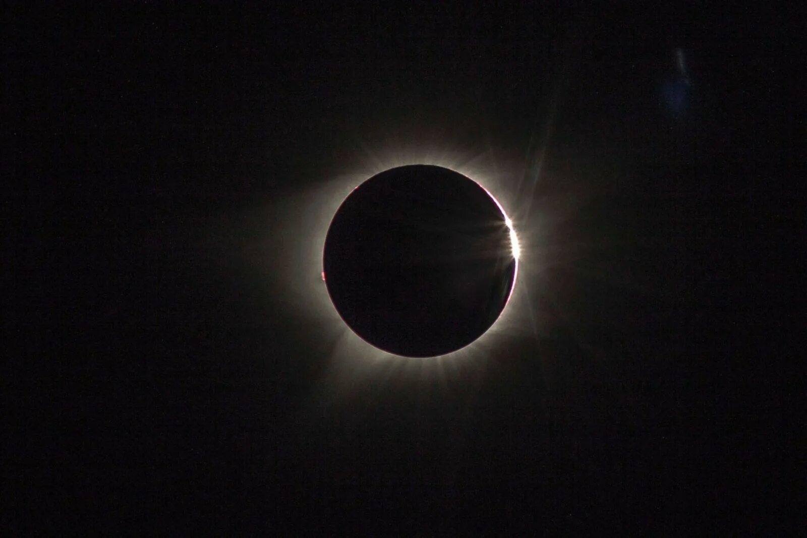 Покажи фото солнечного затмения First look at the solar eclipse from Oregon - ABC News