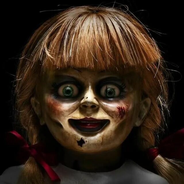 Покажи фото страшных кукол Annabelle Comes Home Horror movie art, Horror movie icons, Creepy old photos