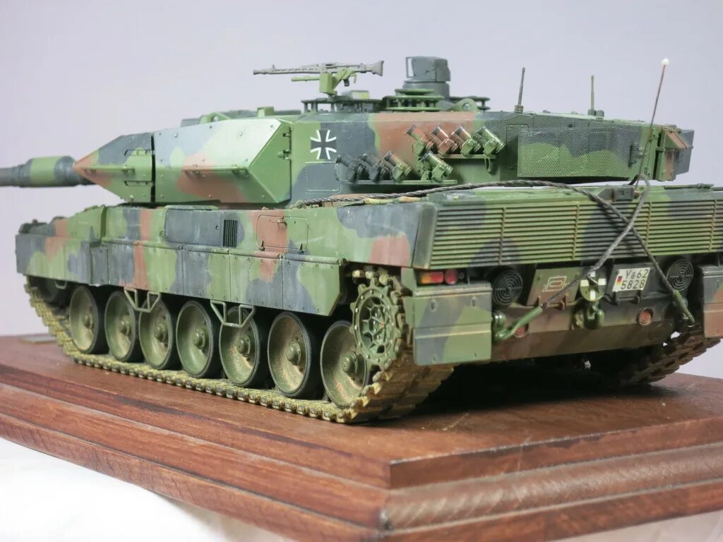 Покажи фото танк 300 Leopard 2A6 Tamiya