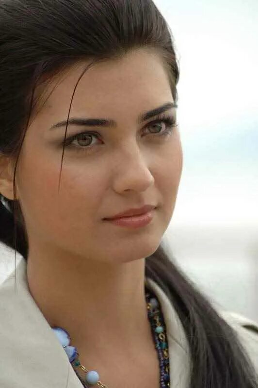 Покажи фото турецкой актрисы Tuba Büyüküstün Turkey actors Wiki Fandom