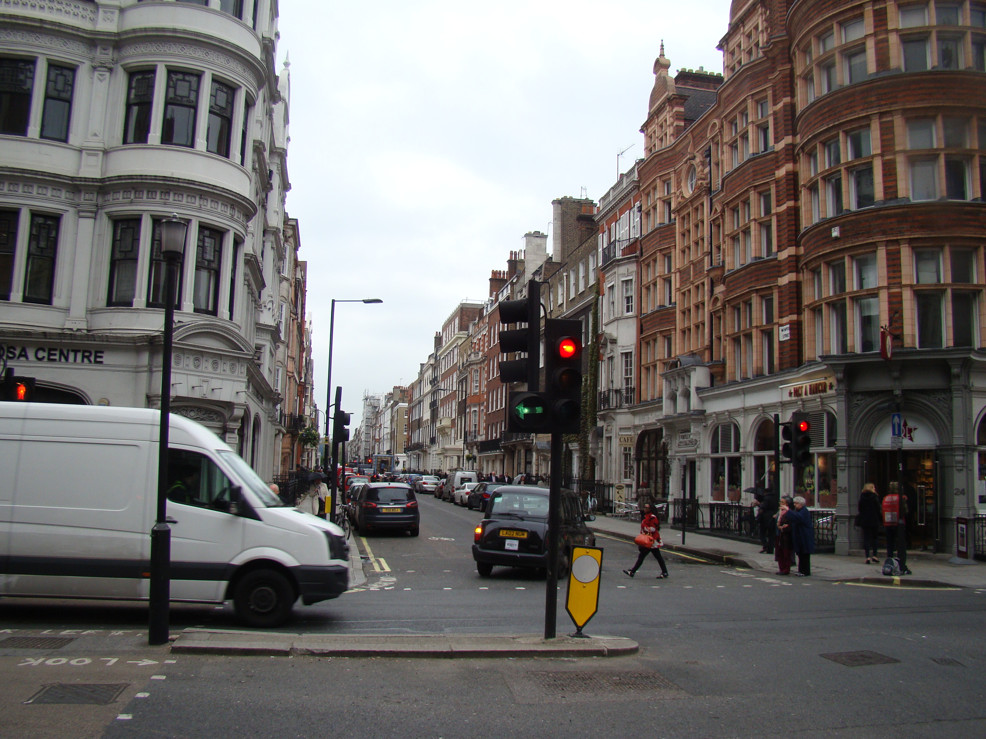 Покажи фото улицы File:View up Wimpole Street from Wigmore Street - geograph.org.uk - 2929433.jpg 