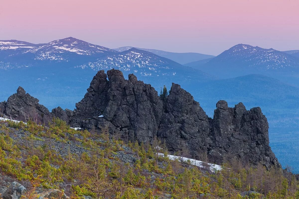 Покажи фото уральских гор Конжаковский камень. К вершинам Урала на колесах - Телеканал "Моя Планета"