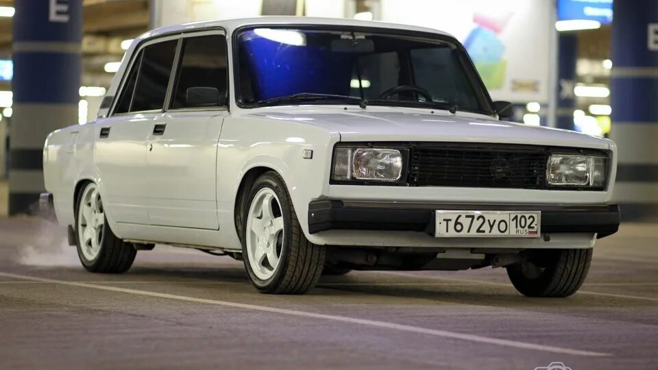 Покажи фото ваз 21 0 5 Lada 21054 1.6 бензиновый 2007 Белый пять на DRIVE2