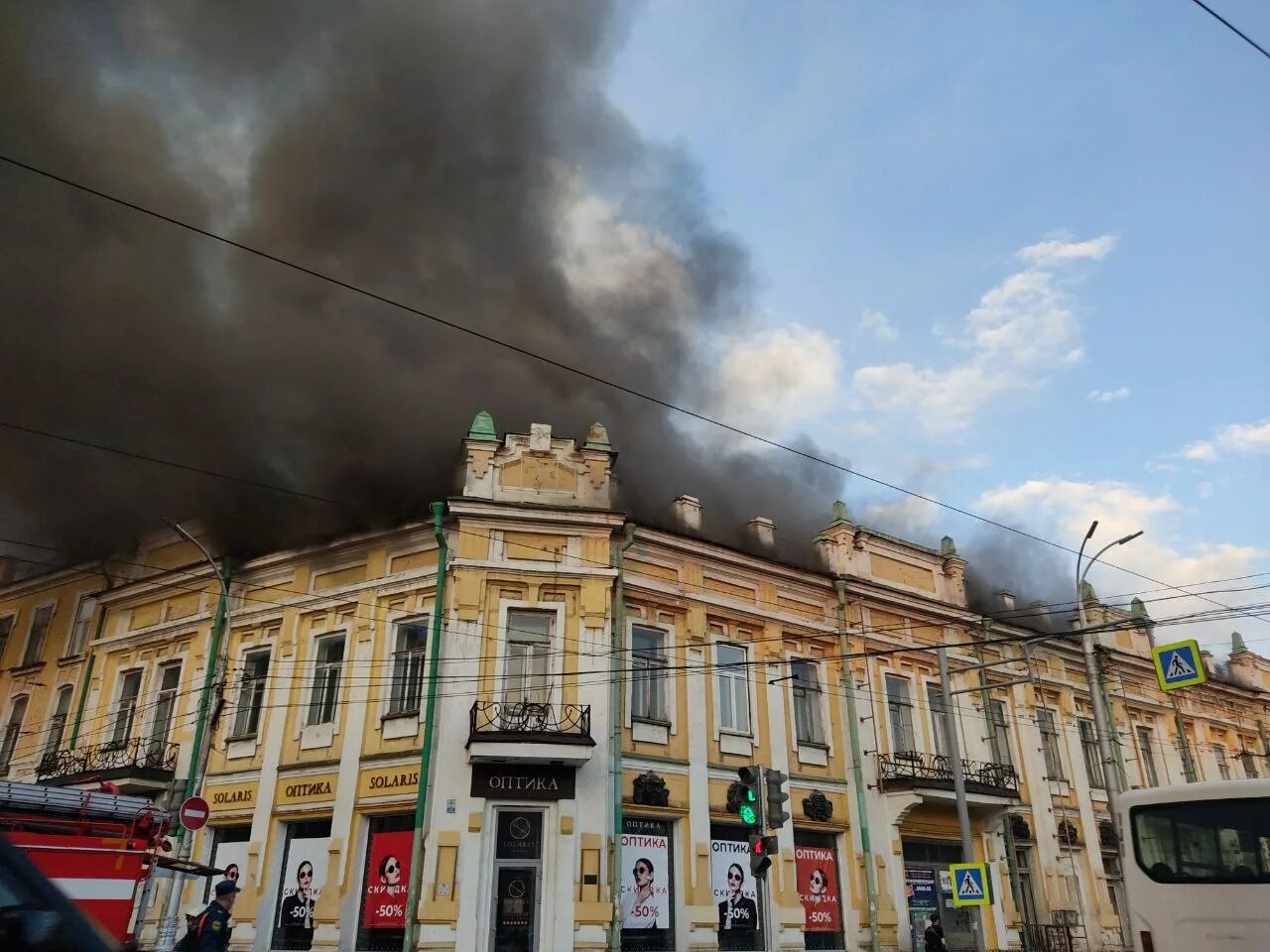 Покажи фото вчера горящего здания в иркутске Кто поджег иркутский ТЮЗ? Глагол. Иркутское обозрение