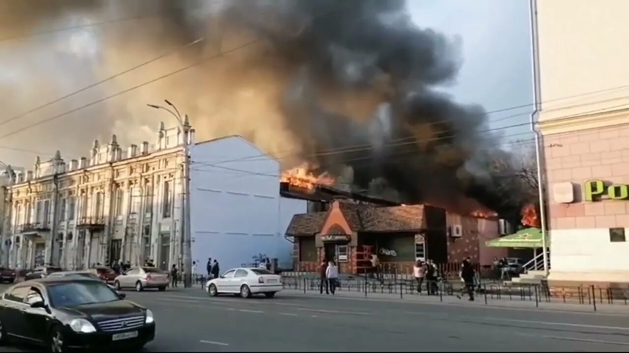 Покажи фото вчера горящего здания в иркутске Пожар в историческом центре Иркутска - YouTube