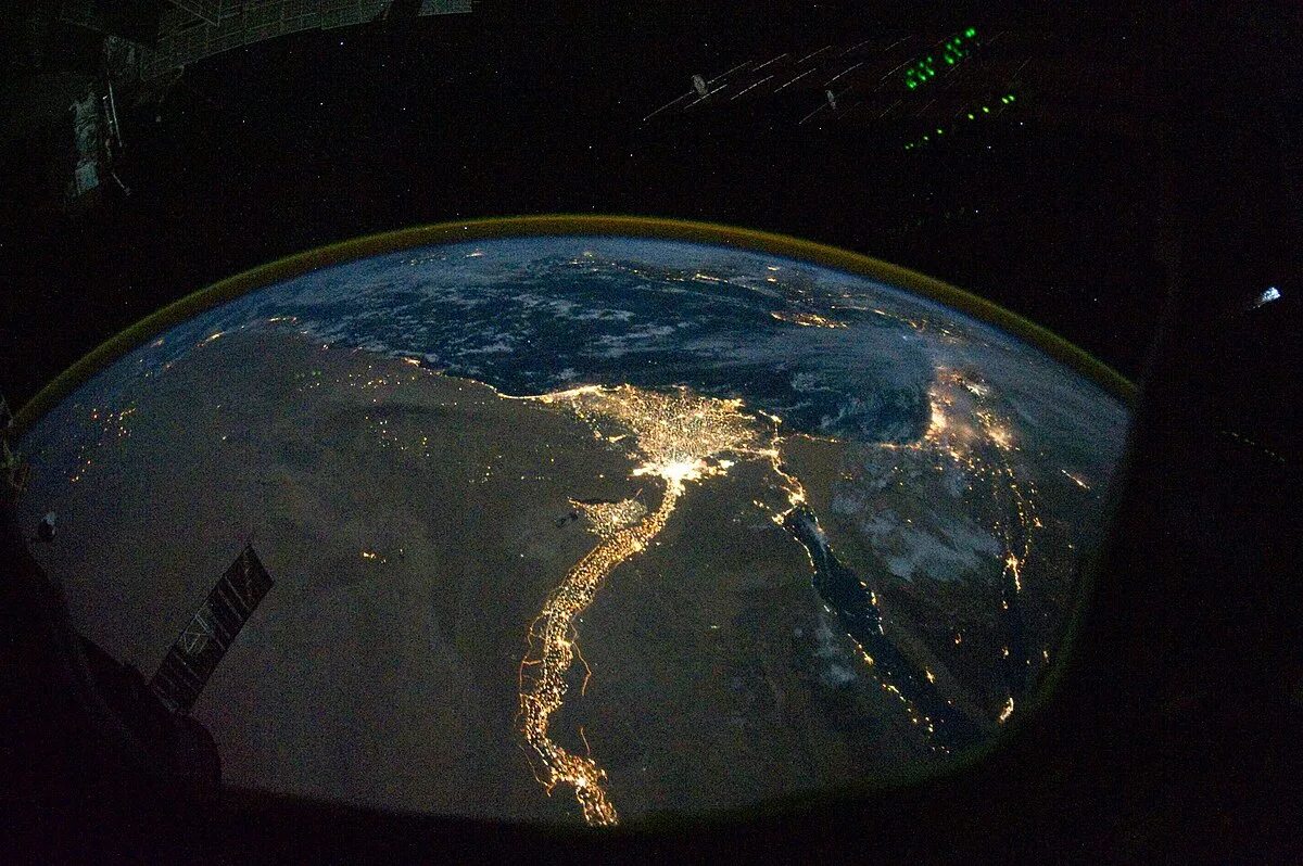 Покажи фото земли из космоса Файл:Nile River Delta at Night.JPG - Вікіпедія