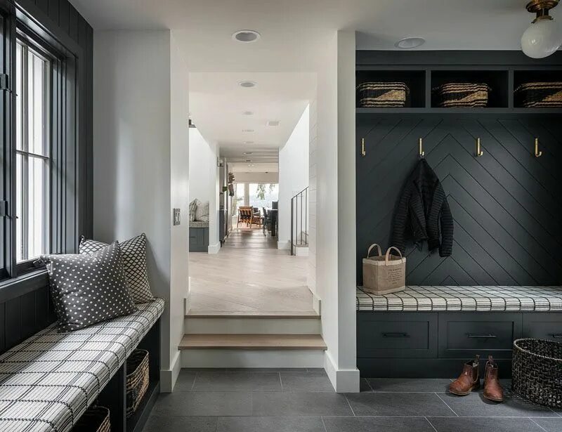 Покажи интерьер прихожей A Modern Farmhouse Makes Bainbridge Island Its Home Mudroom design, Dream house,