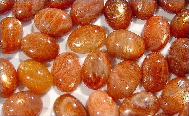 Покажи как выглядит камень веселья Sunstones Sunstone, Stones and crystals, Crystals and gemstones