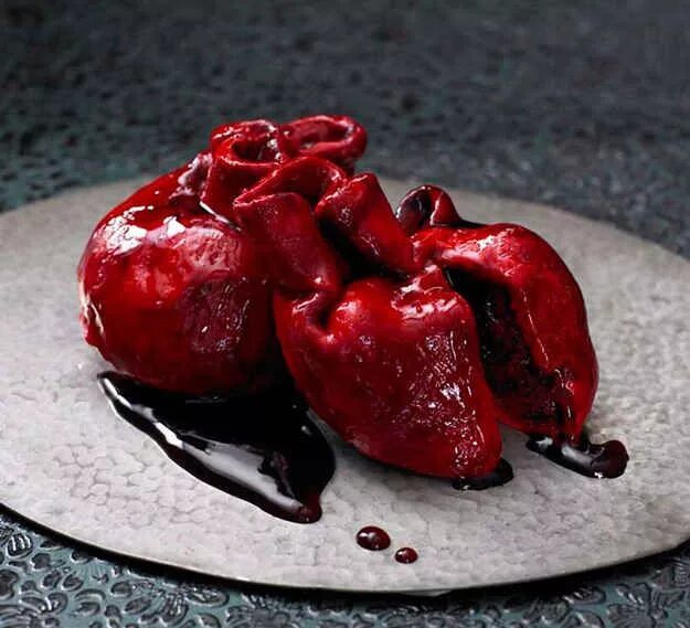 Покажи как выглядит настоящее сердце Bleeding Heart Cake The Ultimate Collection Of Creepy, Gross And Ghoulish Hallow