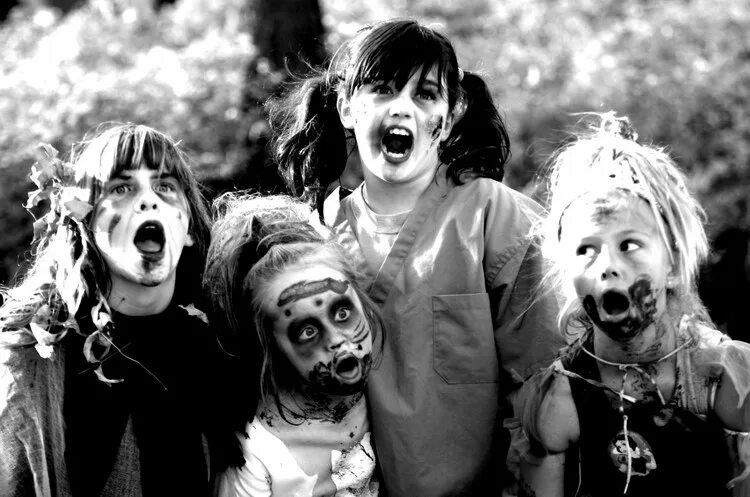 Покажи как выглядят настоящие зомби Файл:Zombie-walk-kids.JPG - Википедия