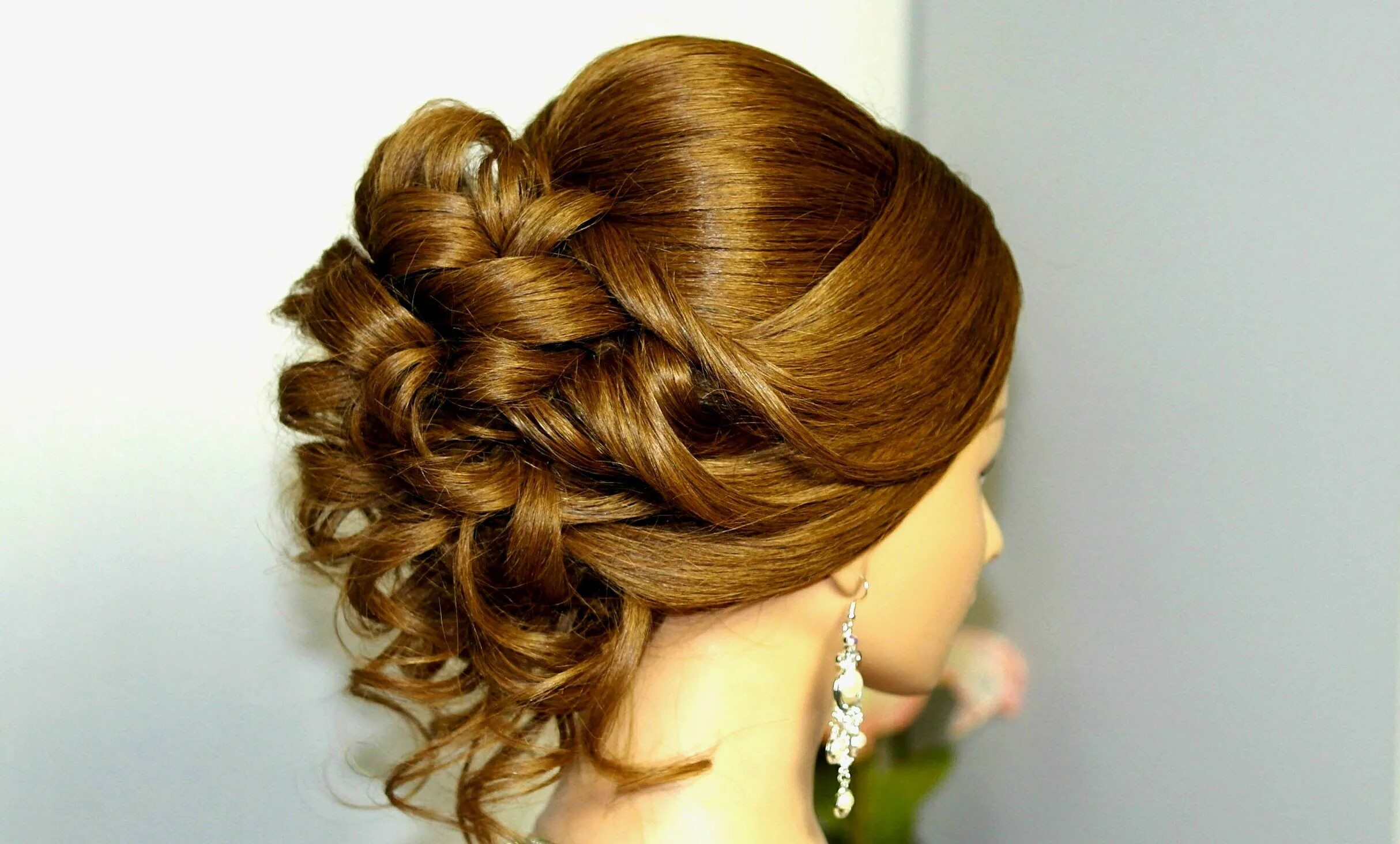 Покажи картинки красивых причесок Hairstyles for medium long hair. Bridal prom updo. Прическа на выпускной... Fris