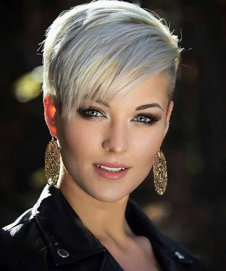 Покажи короткие модные стрижки Straight short haircut layered hairstyle Short hair styles, Stylish short hair, 