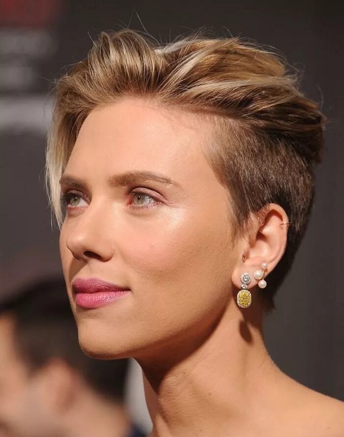 Покажи короткие прически cool Top 25 Strikingly Cool Scarlett Johansson Short Hair -- Star Mind Blowing H