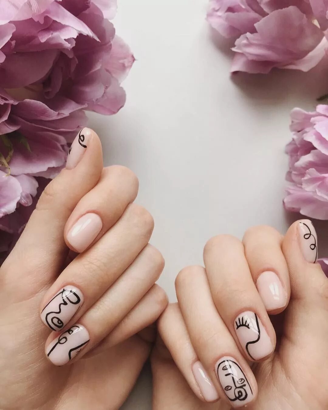 Покажи красивый нежный маникюр @frgmnt_studio Picasso nails, Manicure, Magic nails