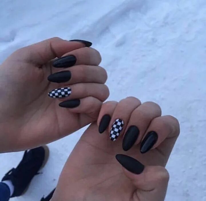 Покажи маникюр черный Checkered nails Checkered nails, Nails, Grunge nails