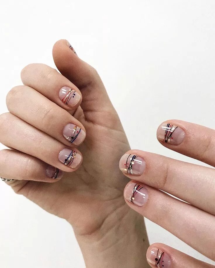 Покажи маникюр на короткие ногти Nail PLACE on Instagram: "В любой другой месяц это могли бы быть линии электропе