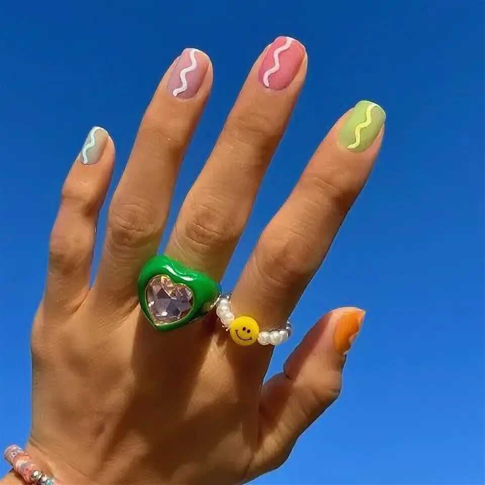 Покажи модный маникюр 24 года 22 Short Summer Nail Looks to Wear Through August