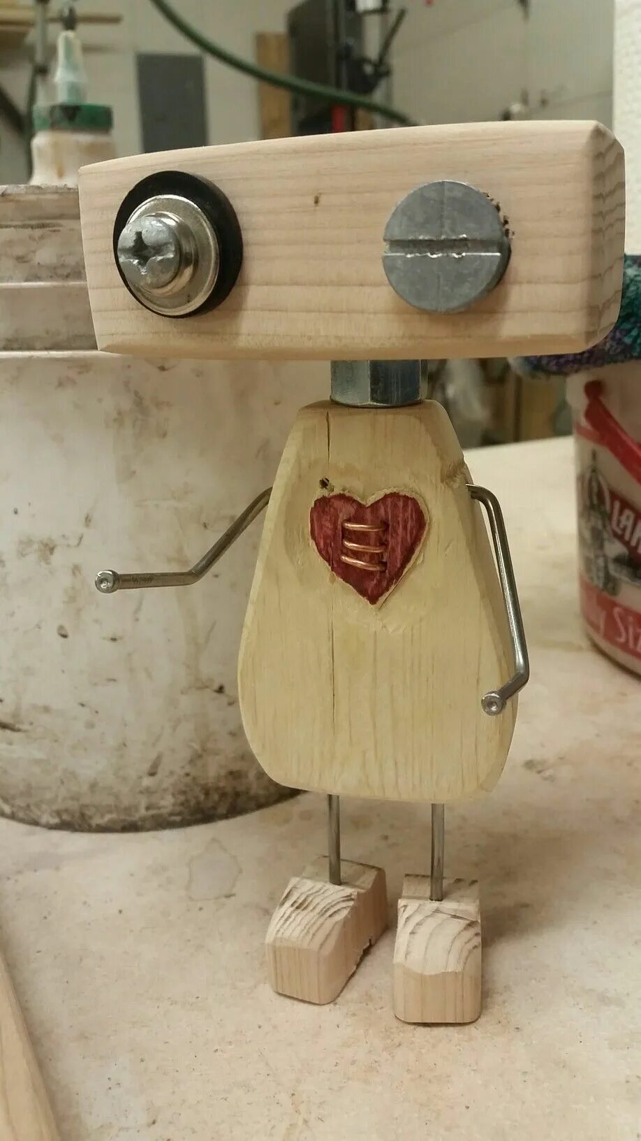 Покажи поделки самоделки делают Mended Heart Robot. Kinder basteln holz, Projekte aus altholz, Diy holz