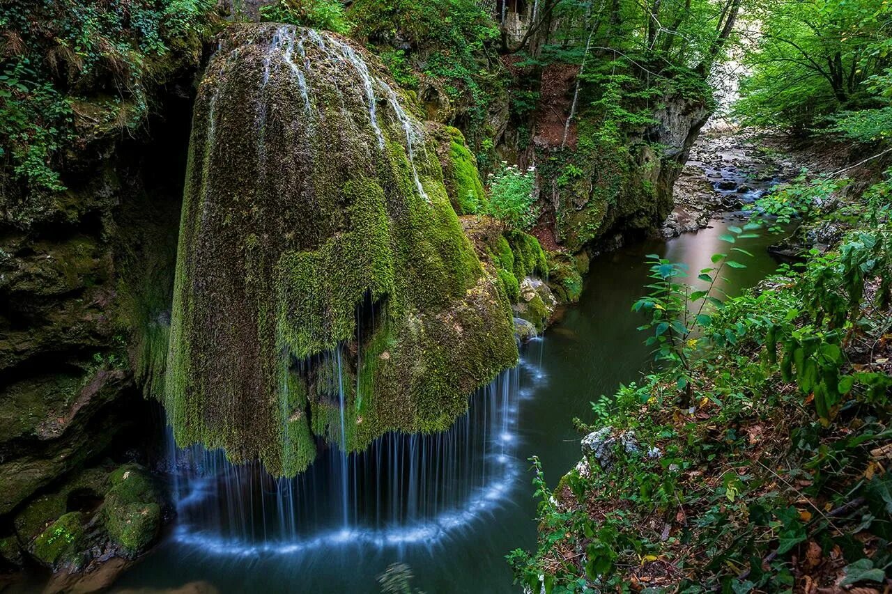 Покажи самые красивые фото в мире The most beautiful waterfall in the world is in Romania - Bigar Waterfall Waterf