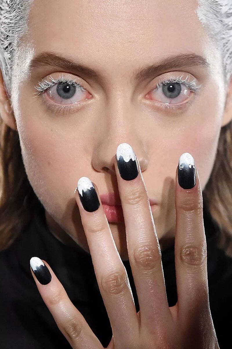 Покажи самый модный маникюр The 19 Best Nail Looks From NYFW Fall 2016 Nail trends, Fun nails, Fake nails de