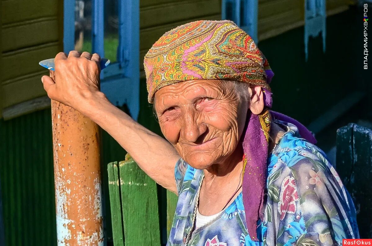 Покажите старую женщину фото Фото: Бабулька из деревни. Фотограф Владимир ХВОРОВ. Фотопортрет. Фотосайт Расфо