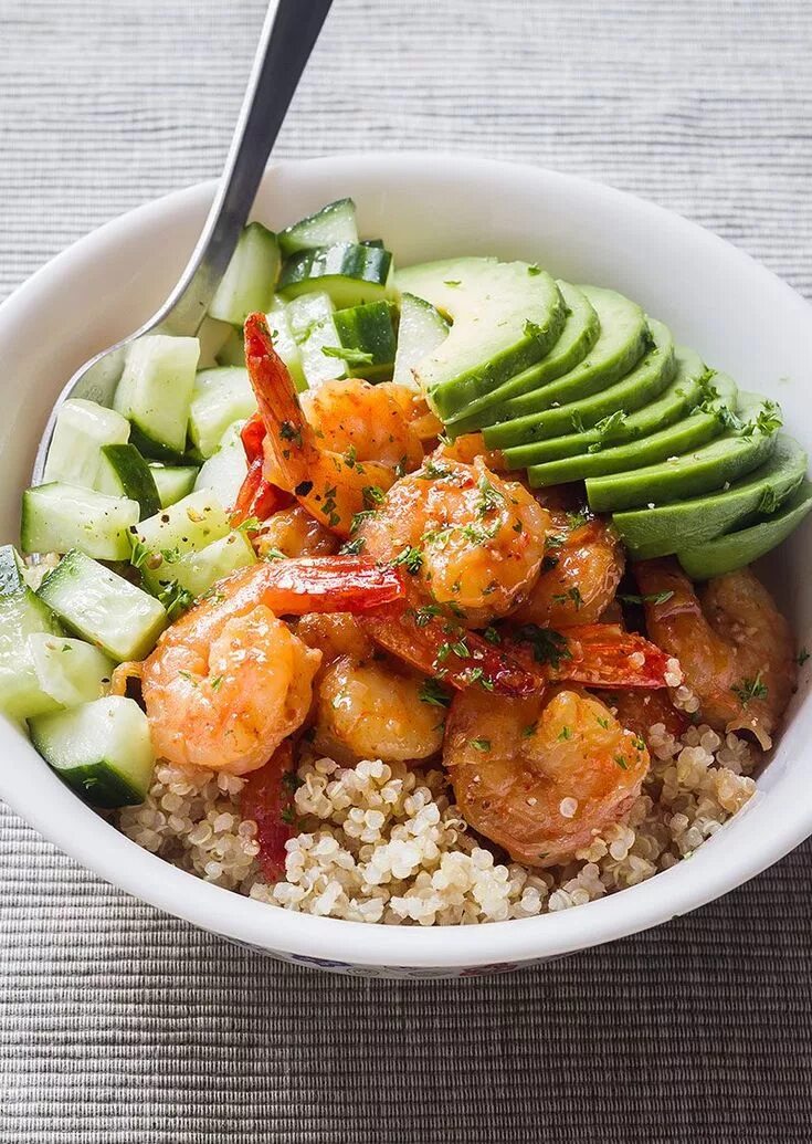 Поке с курицей и рисом фото Honey-Garlic Shrimp and Quinoa Bowl with Avocado Recipe Quinoa bowl recipe, Shri