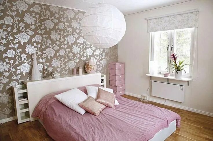 Поклейка обоев спальня фото Розовое постельное белье в светлой спальне Decoração quarto feminino, Dicas de d