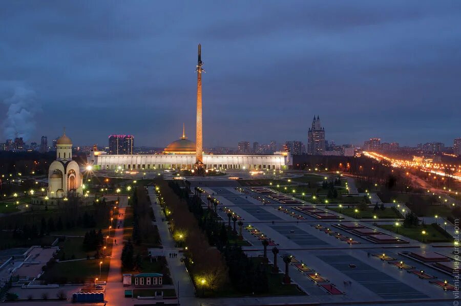 Поклонная гора фото техники Поклонная гора вечером - Фото