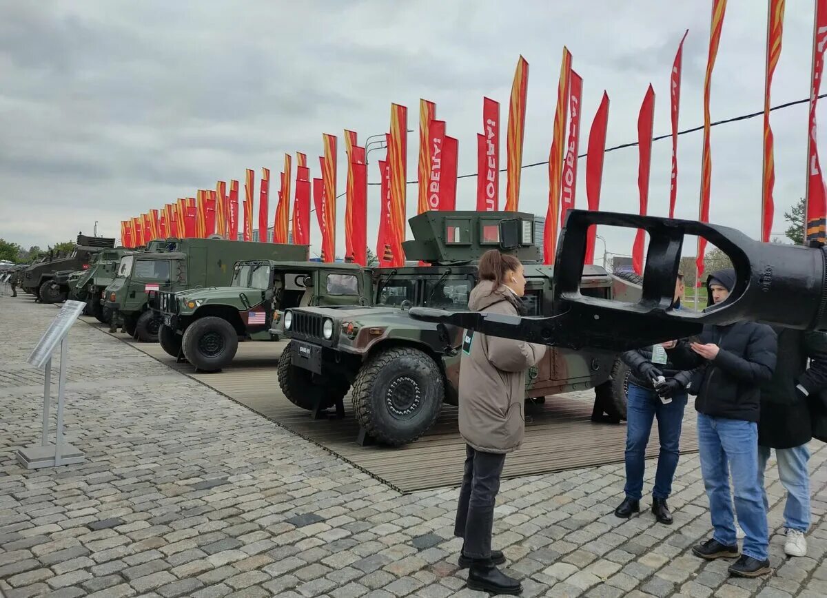 Поклонная гора фото трофейной техники Выставка трофейной техники на Поклонной горе Вирус садоводства Дзен