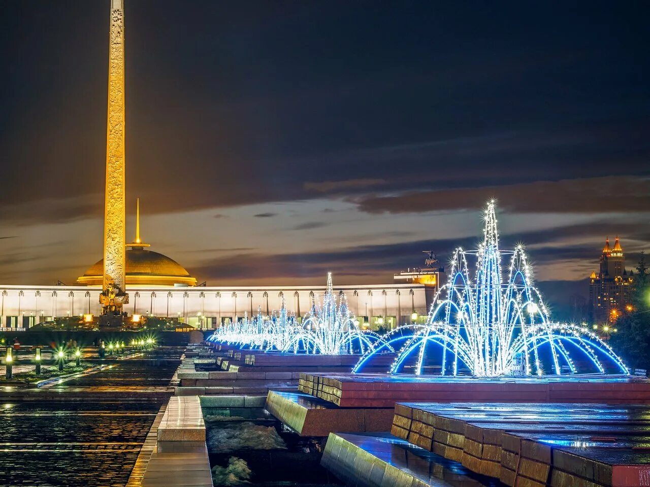 Поклонная гора москва входная площадь фото Новогодняя ночь 2016 в Парке Победы на Поклонной горе