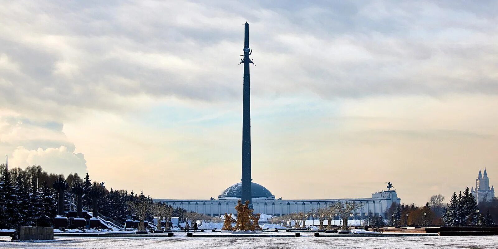 Поклонная гора парк победы москва фото Около 900 экспонатов в 2021 году пополнили фонды Музея Победы