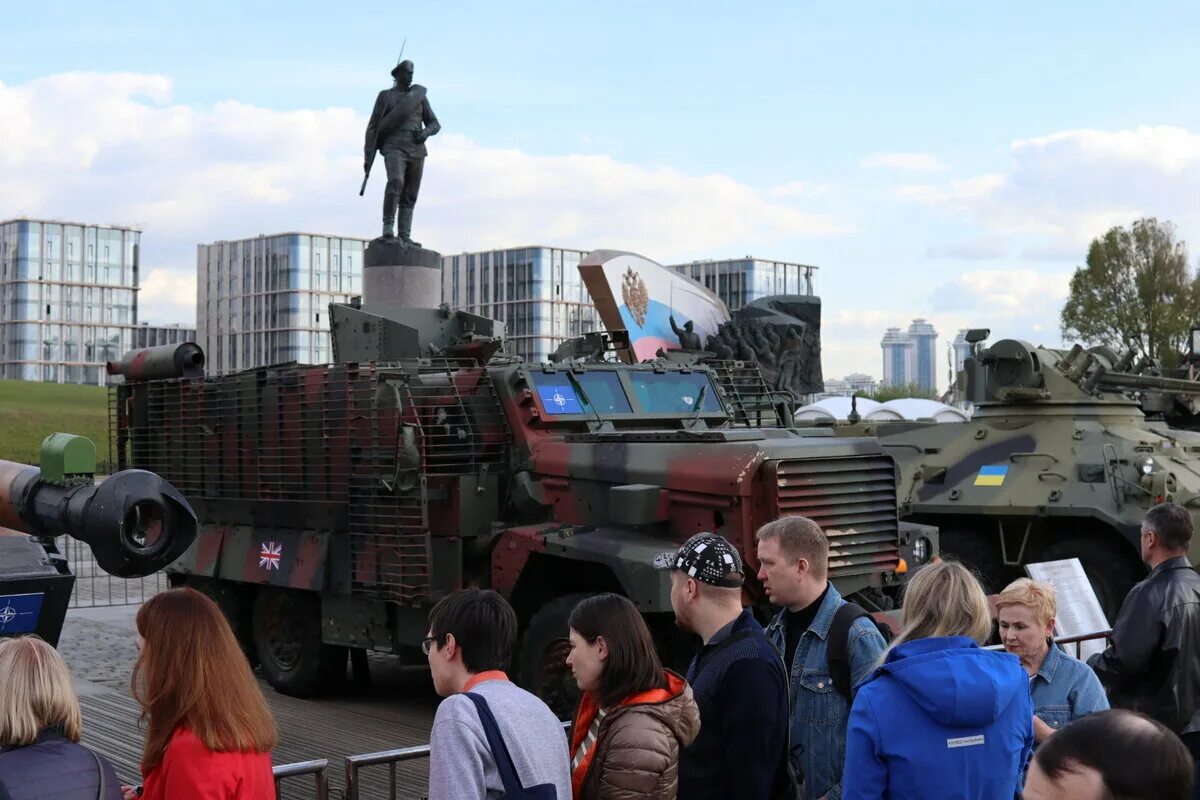 Поклонная гора военная техника фото Выставка трофейной техники на Поклонной горе FreemanProject Дзен