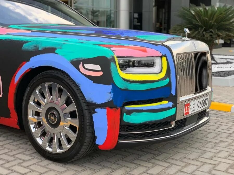 Покрашенная машина фото Детали экстерьера Rolls-Royce Phantom Art Cat by Bradley Theodore 2019 года выпу