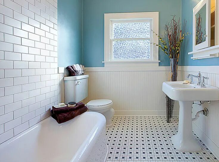 Покрашенная плитка фото Make a splash with a bold blue bathroom accent. Small bathroom remodel, Bathroom