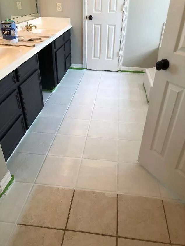 Покрашенная плитка фото I like this stunning thing #greentiledbathroom Tile floor diy, Painting ceramic 