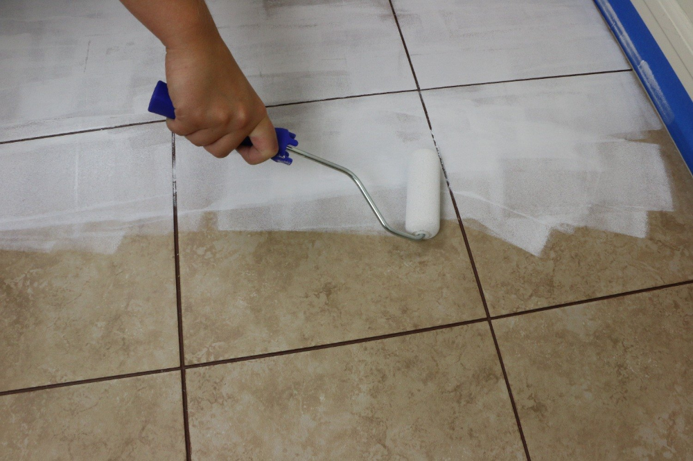 Покрашенная плитка фото How To Paint A Floor With A Tile Stencil Крашенные плитки, Керамическая плитка, 