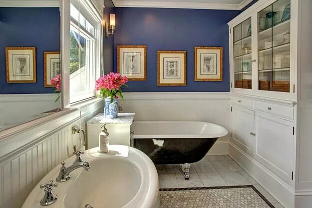 Покрашенная ванная фото Real Estate Archives Craftsman bathroom, Renovated craftsman, Bathroom paint col