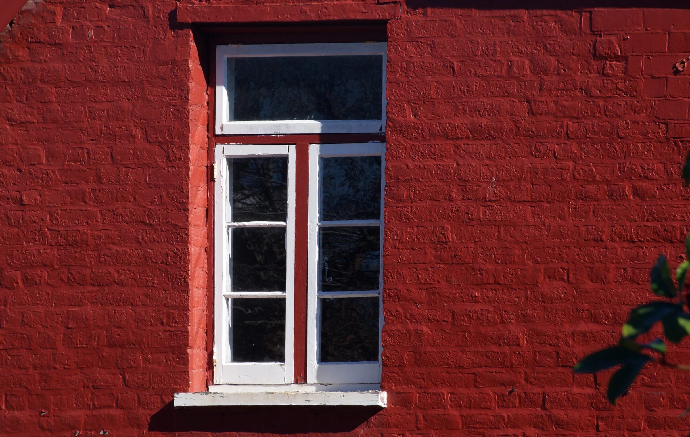 Покрашенные кирпичи дома фото Free Images : architecture, house, window, wall, red, color, facade, brick, door