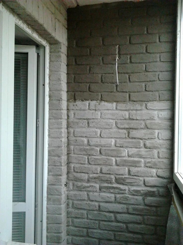 Покрасить кирпич на балконе фото Маленькая уютная лоджия Faux brick walls, Faux brick, Diy home decor