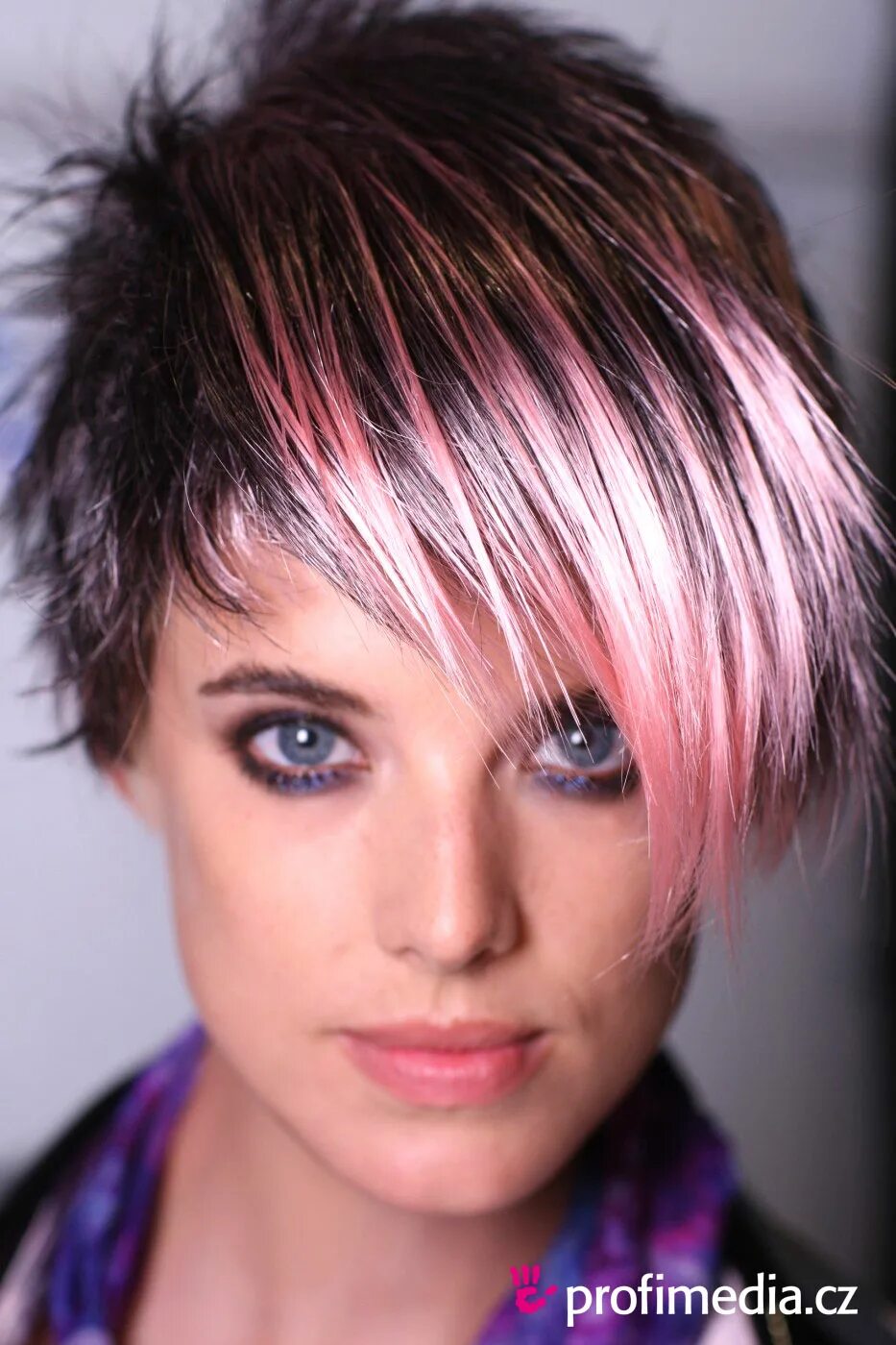 Покрасить короткие волосы фото Agyness Deyn - - hairstyle - easyHairStyler