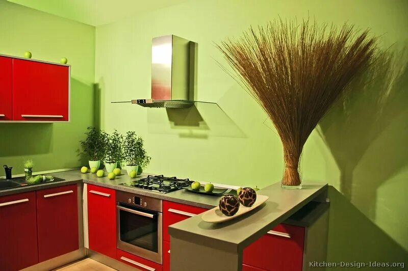 Покрасить кухню фото Pictures of Kitchens - Modern - Red Kitchen Cabinets Green kitchen walls, Red ki