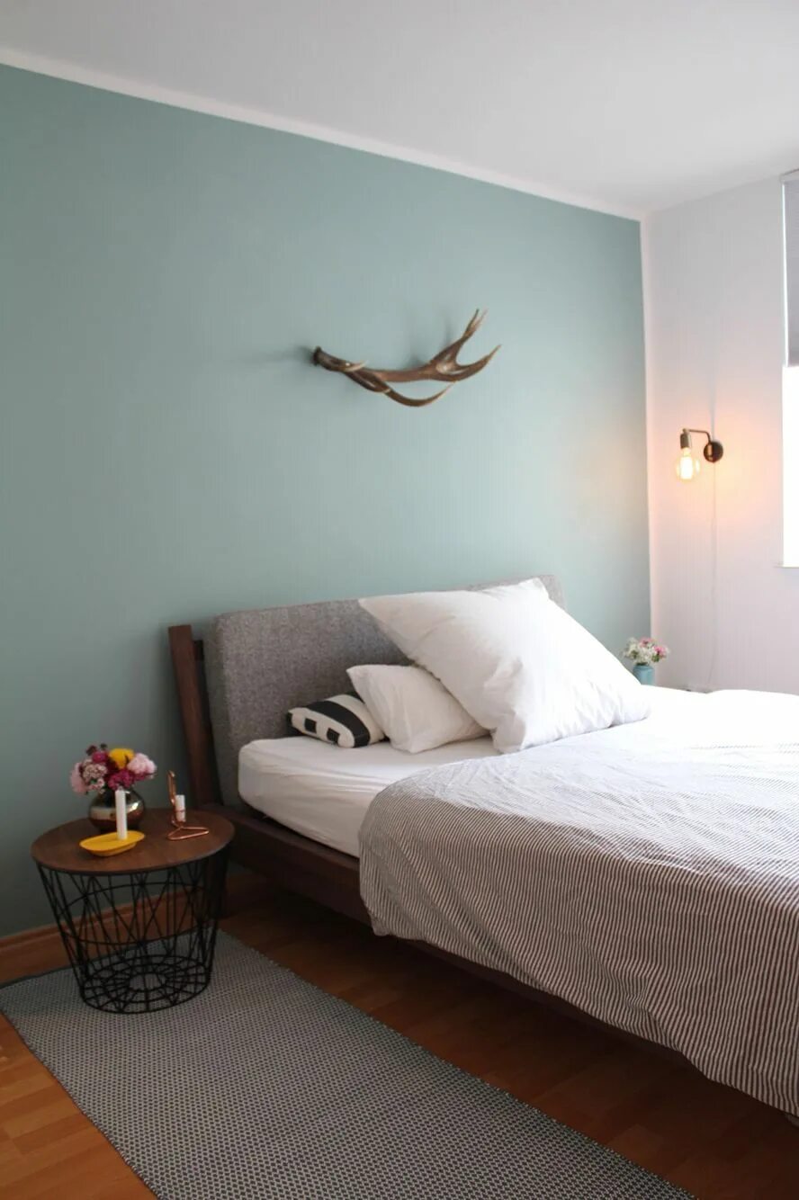 Покрасить спальню фото 7 Ways to Use Duck Egg Blue to Spruce Up Your Living Room Decor Blue bedroom wal