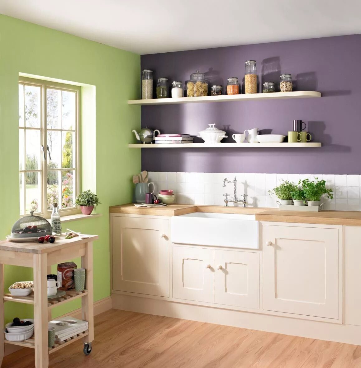 Покрасить стены на кухне дизайн фото Crown Kitchen & Bathroom paint in Olive Press (green) and Lola Plum (purple). Be