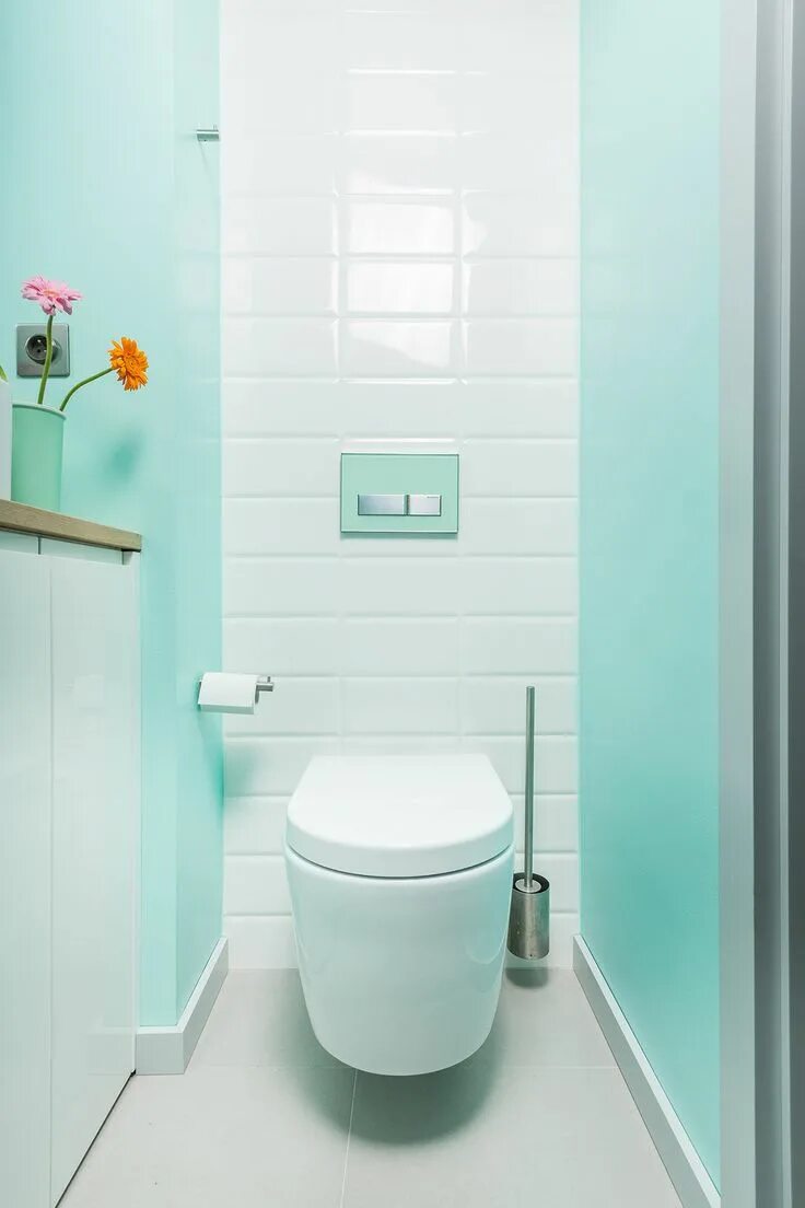 Покрасить стены туалете фото A lovely mint green bathroom is instantly inviting and vibrant, much more so tha