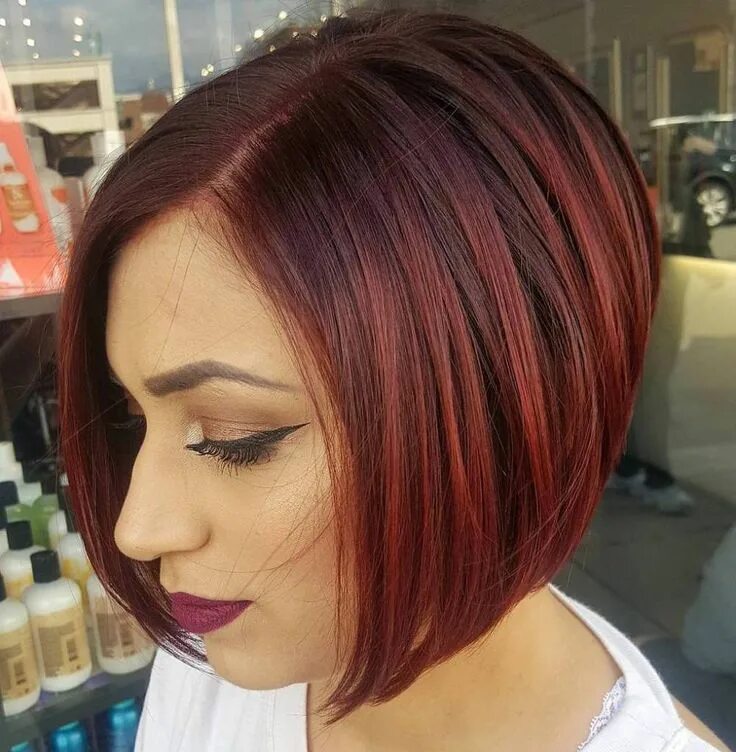 Покрасить стрижку каре Side-Parted Sleek Burgundy Bob Short bob hairstyles, Short bob haircuts, Bob hai