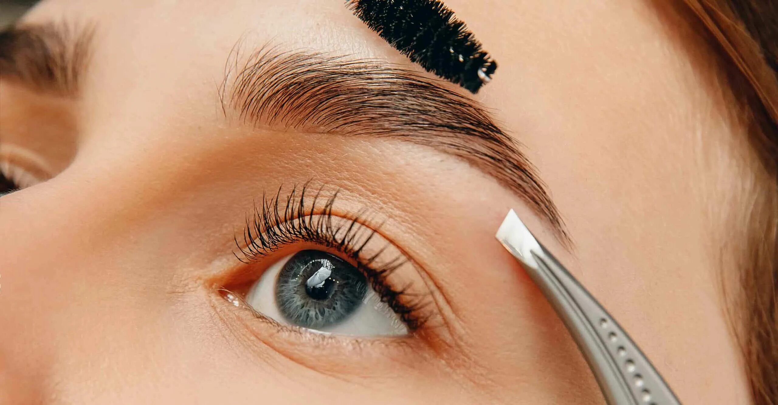 Покраска бровей в домашних условиях фото Your Complete Eyebrow Feathering Guide - StyleSeat