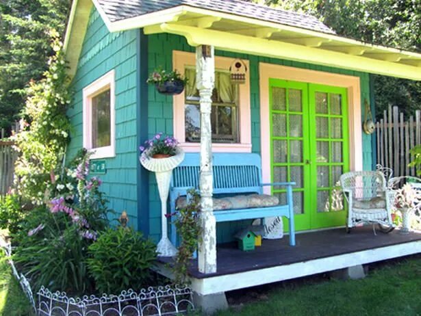 Покраска дачи варианты 20 Great Garden Sheds and Potting Benches You'll Want in Your Backyard Cool shed